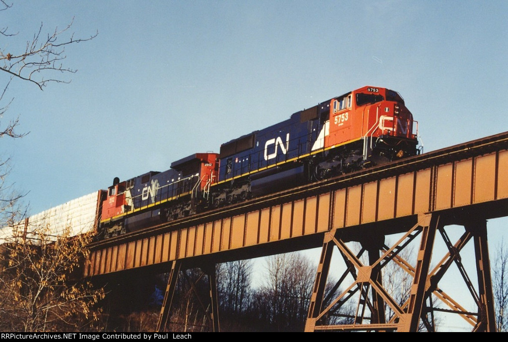 Manifest cruises east on the Oliver Bridge approach